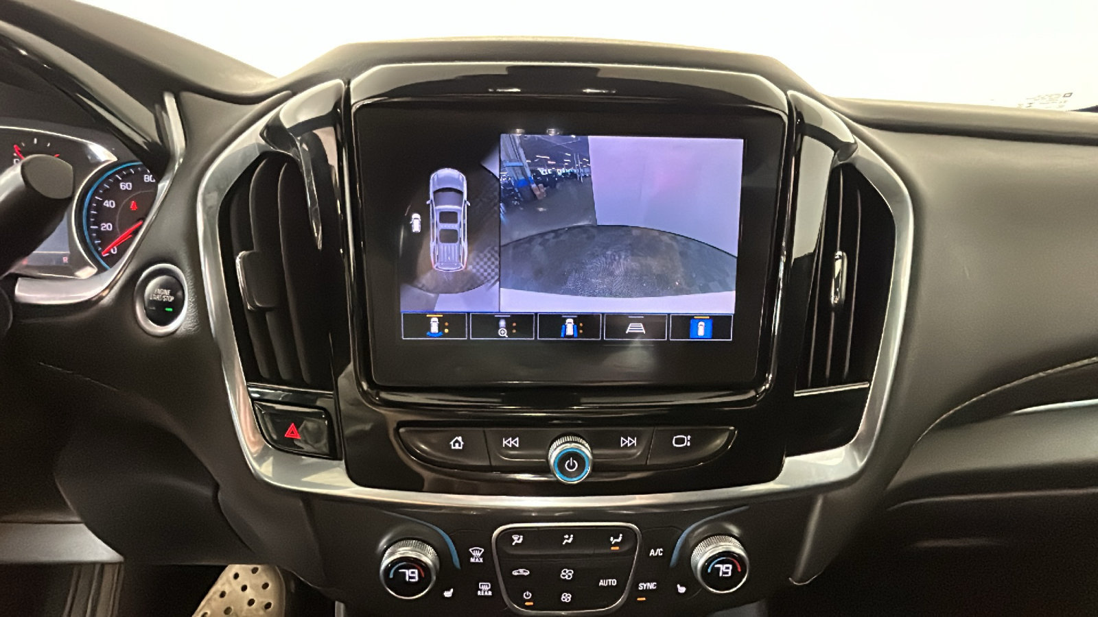 Used 2023 Chevrolet Traverse LT w/ LT Premium Package AWD/4WD image 29