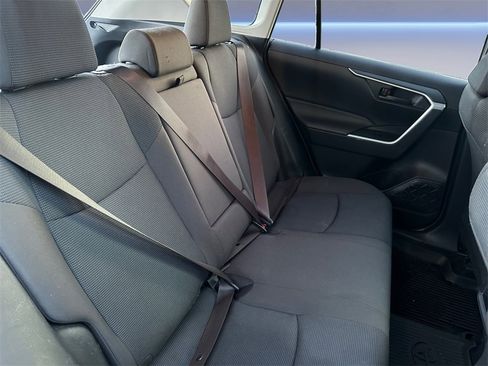 Used 2019 Toyota RAV4 LE image 18