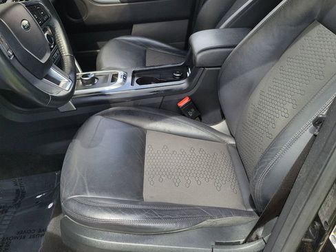 Used 2018 Land Rover Discovery Sport SE image 23