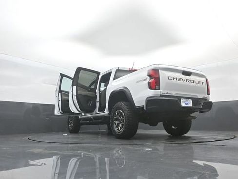 Used 2024 Chevrolet Colorado ZR2 w/ Safety Package AWD/4WD image 43