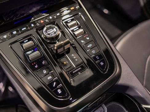 Used 2025 Aston Martin DBX 707 image 31