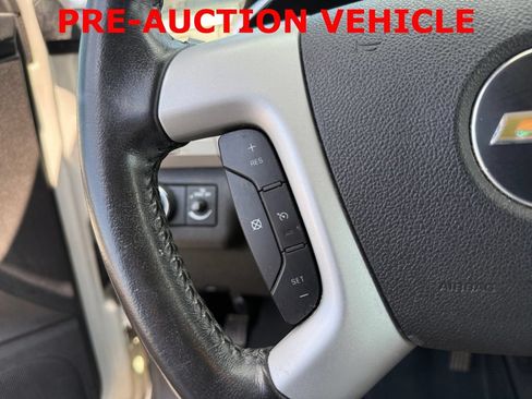 Used 2011 Chevrolet Traverse LTZ AWD/4WD image 22
