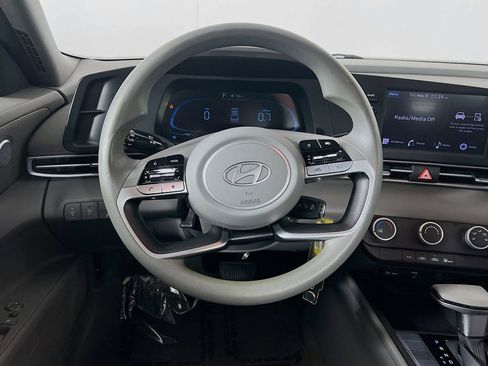 Used 2024 Hyundai Elantra SE FWD image 11