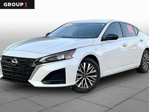 Used 2024 Nissan Altima 2.5 SV FWD image 1