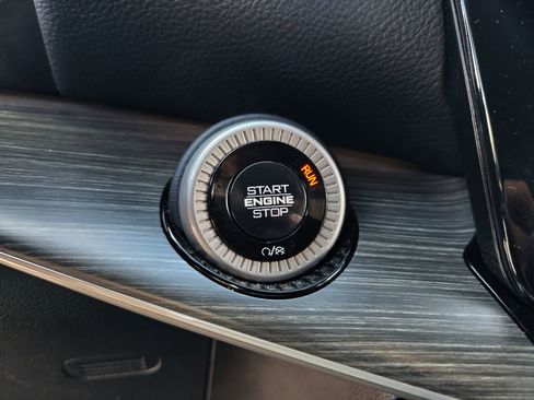 Used 2024 Jeep Wagoneer Series III image 29