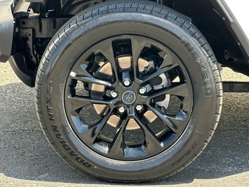 Used 2024 Jeep Wrangler Unlimited Sahara AWD/4WD image 36
