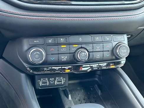 Used 2025 Dodge Durango GT AWD/4WD image 23