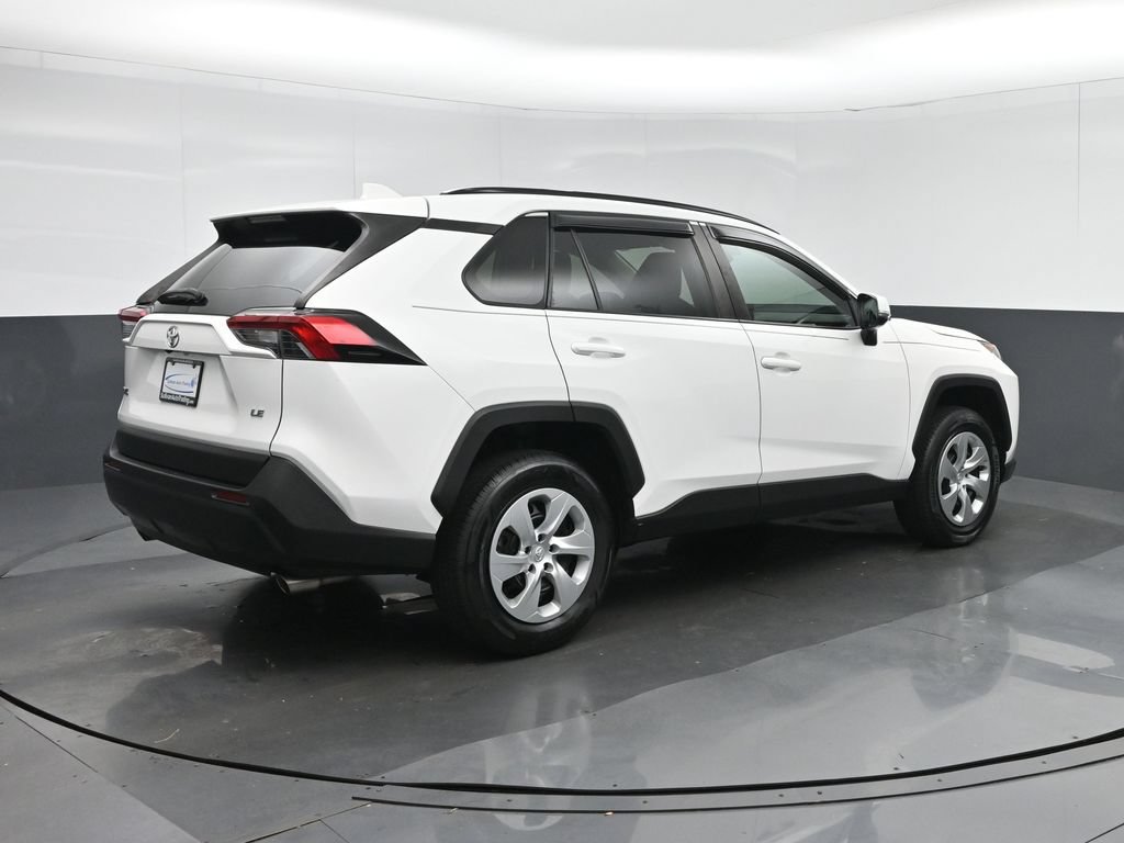 Used 2019 Toyota RAV4 LE FWD image 7