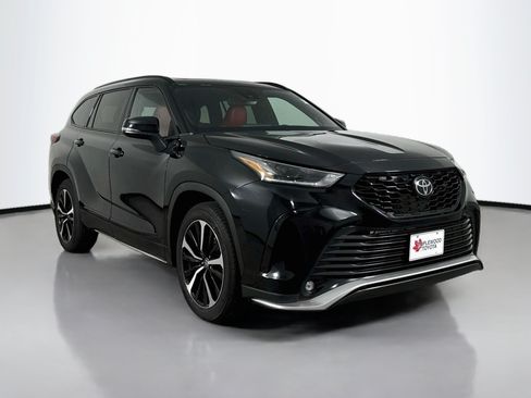 Used 2022 Toyota Highlander XSE w/ Protection Package #3 (TMS) AWD/4WD image 1