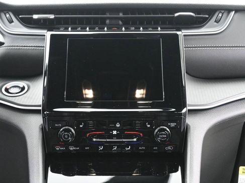 New 2025 Jeep Grand Cherokee Altitude image 26