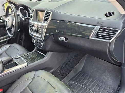 Used 2016 Mercedes-Benz GL 550 4MATIC image 20