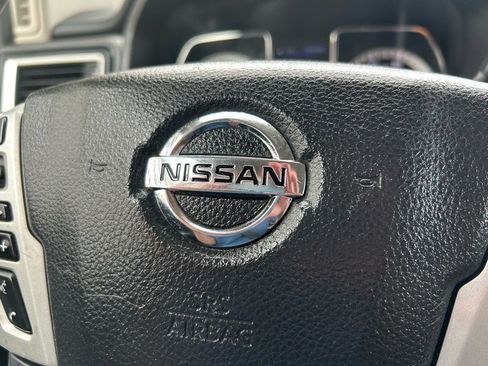 Used 2019 Nissan Titan S image 19