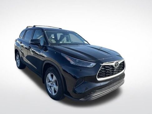 Used 2023 Toyota Highlander L FWD image 7