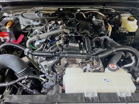 Certified 2025 Toyota Tacoma SR5 image 27