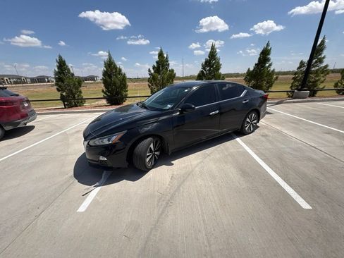 Used 2022 Nissan Altima 2.5 SV w/ SV Premium Package FWD image 3