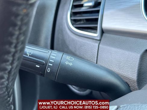 Used 2015 Ford Taurus SEL image 32