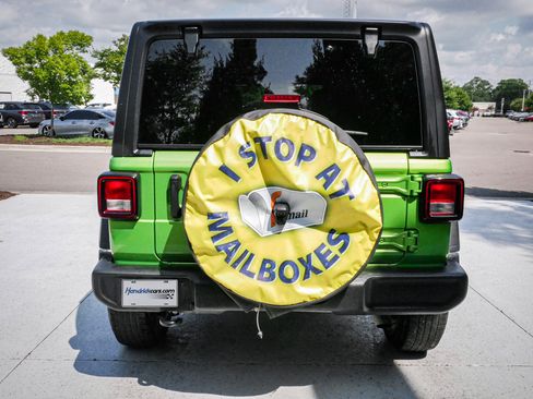 Used 2025 Jeep Wrangler Unlimited Sport AWD/4WD image 10