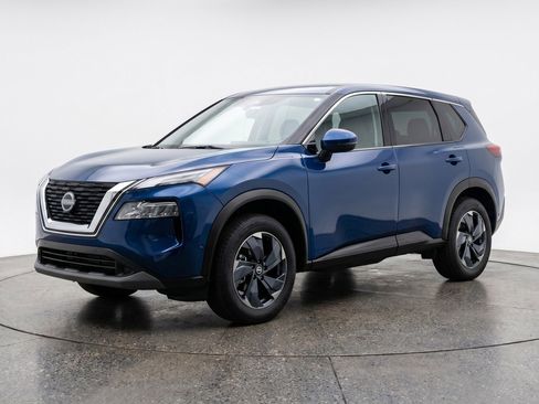 Used 2025 Nissan Rogue SV FWD image 3