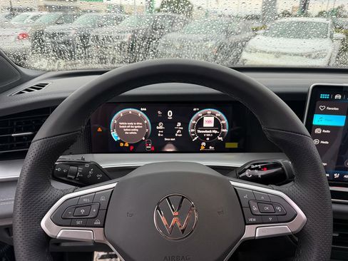 New 2026 Volkswagen Tiguan SE R-Line FWD image 15