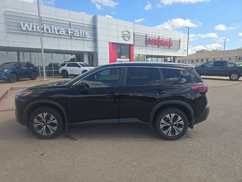 Used 2023 Nissan Rogue SV w/ SV Premium B Package image 2