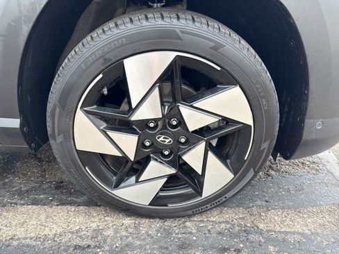 Used 2024 Hyundai Kona Limited FWD image 9