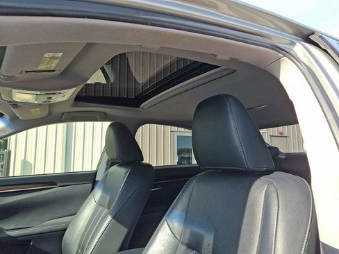 Used 2018 Lexus ES 300h image 14