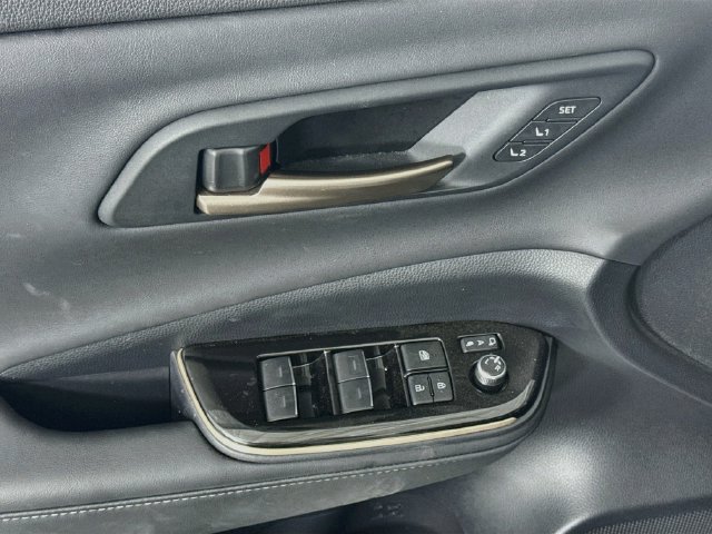 Certified 2025 Toyota Crown Signia AWD/4WD image 19
