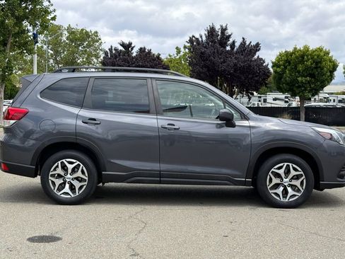 Used 2023 Subaru Forester Premium AWD/4WD image 3