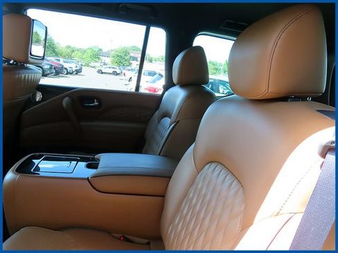 Used 2023 INFINITI QX80 Sensory w/ All-Season Package AWD/4WD image 10