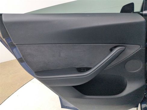 Used 2021 Tesla Model Y Long Range image 37