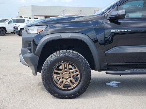 Used 2025 Chevrolet Colorado Trail Boss AWD/4WD image 9