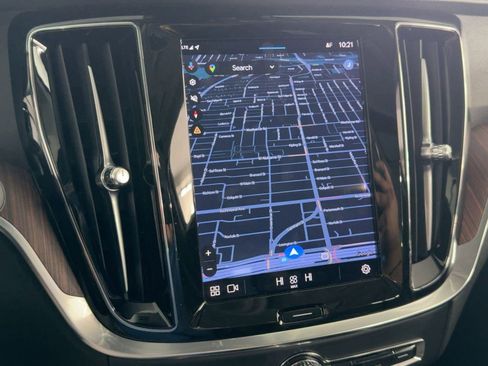 Used 2024 Volvo S60 B5 Plus image 25