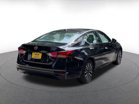 Used 2025 Nissan Altima 2.5 SV FWD image 11