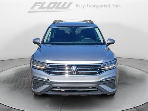 Certified 2023 Volkswagen Tiguan SE w/ Panoramic Sunroof Package image 3