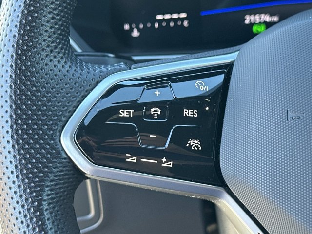 Certified 2024 Volkswagen Tiguan SE R-Line FWD image 9