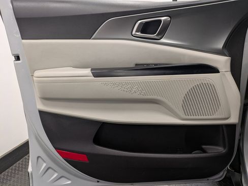 Certified 2022 Kia Carnival LX image 8