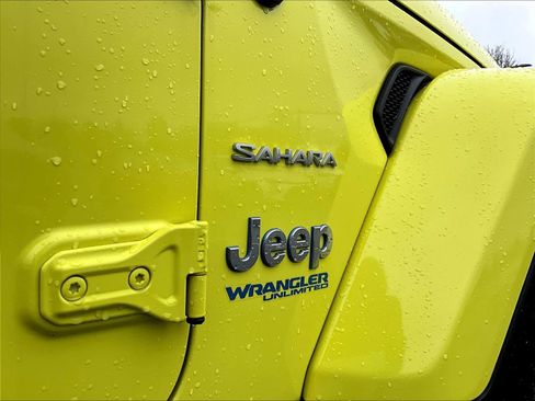 Used 2022 Jeep Wrangler Unlimited Sahara AWD/4WD image 29