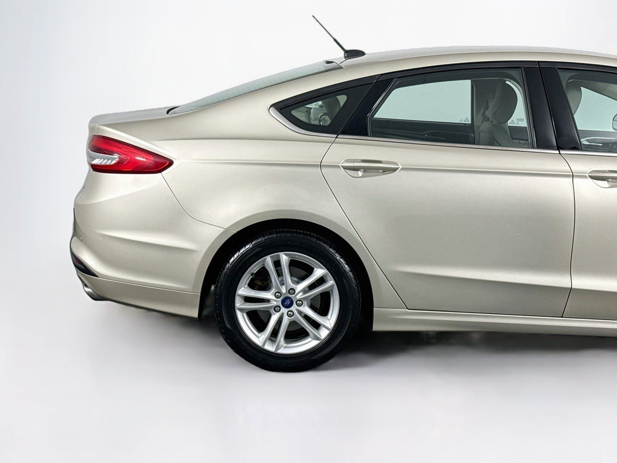 Used 2018 Ford Fusion SE FWD image 43