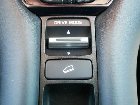 Used 2025 Honda HR-V LX image 32