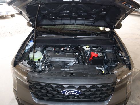 New 2026 Ford Maverick XLT w/ XLT Luxury Package AWD/4WD image 18