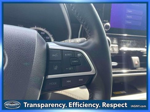 Used 2023 Toyota Highlander XLE AWD/4WD image 23