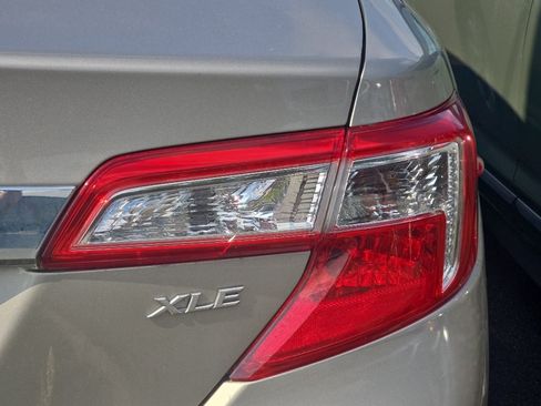 Used 2013 Toyota Camry XLE FWD image 9