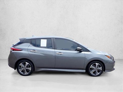 Used 2020 Nissan Leaf SV w/ SV Technology Package FWD image 5