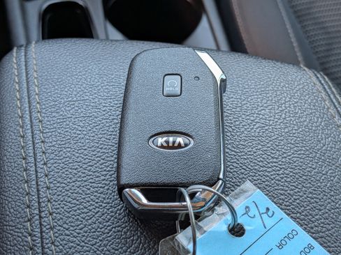 Used 2021 Kia Niro LXS image 35