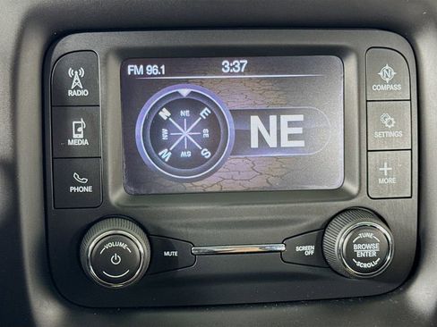 Used 2017 Jeep Compass Latitude FWD image 29