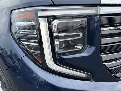 Used 2023 GMC Sierra 1500 SLT w/ SLT Premium Package AWD/4WD image 11