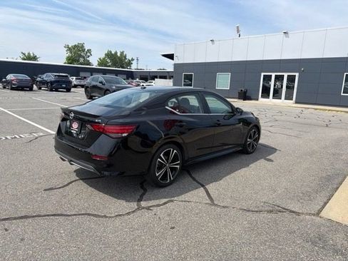 Used 2023 Nissan Sentra SR w/ SR Premium Package FWD image 5