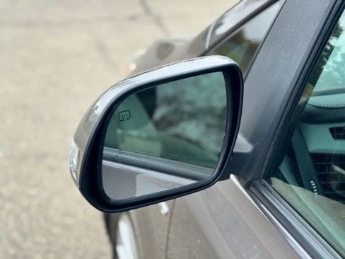 Used 2017 Toyota Sienna Limited Premium image 34