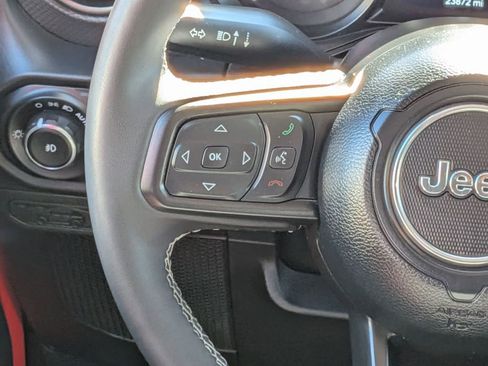 Used 2025 Jeep Wrangler Rubicon w/ Convenience Group image 24
