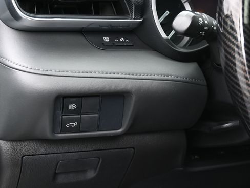 Used 2021 Toyota Highlander XSE FWD image 23